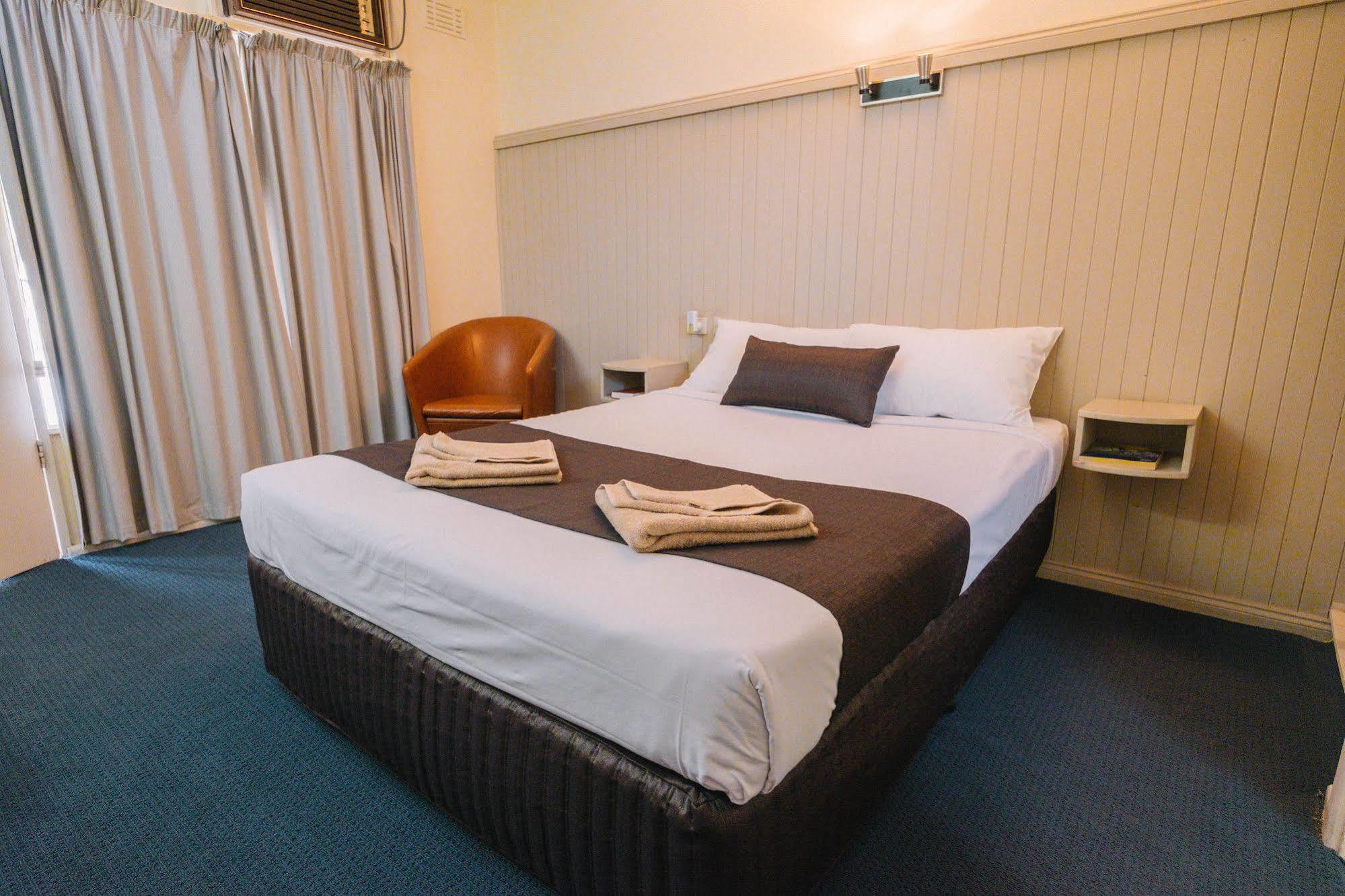 Stawell'S London Motor Inn Dış mekan fotoğraf